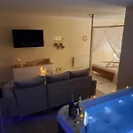 Romantique Boheme Avec Jacuzzi Prive - Le D'agathe Bed & Breakfast 3*