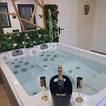Bed & Breakfast Romantique Boheme Avec Jacuzzi Prive - Le D'agathe
