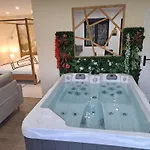 Bed & Breakfast Romantique Boheme Avec Jacuzzi Prive - Le D'agathe
