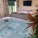 Bed & Breakfast Romantique Boheme Avec Jacuzzi Prive - Le D'agathe