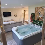Romantique Boheme Avec Jacuzzi Prive - Le D'agathe Bed & Breakfast 3*