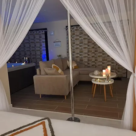 Romantique Boheme Avec Jacuzzi Prive - Le D'agathe Bed & Breakfast 3*
