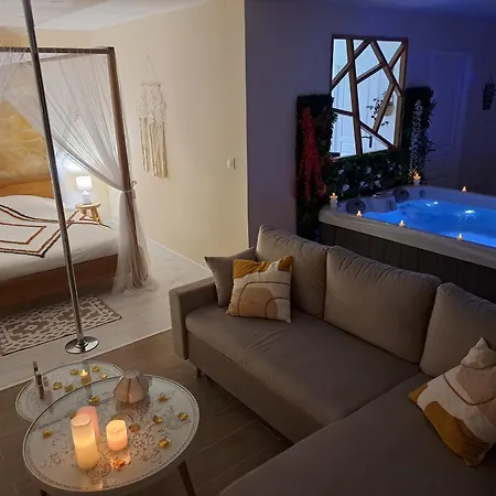 فندق مبيت وإفطار Loveroom - Les D'elise - Agathe 3*