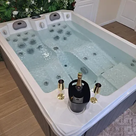 فندق مبيت وإفطار Loveroom - Les D'elise - Agathe