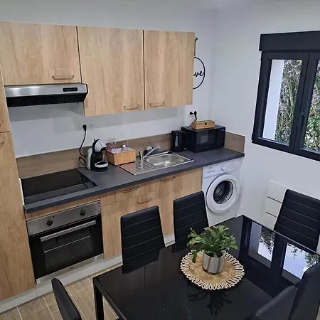 فندق مبيت وإفطار Loveroom - Les D'elise - Agathe 3*