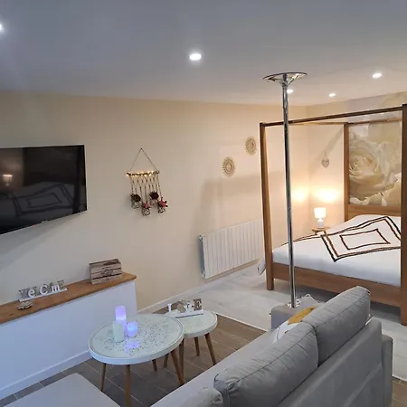 فندق مبيت وإفطار Loveroom - Les D'elise - Agathe