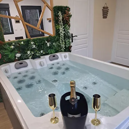 Bed & Breakfast Romantique Boheme Avec Jacuzzi Prive - Le D'agathe